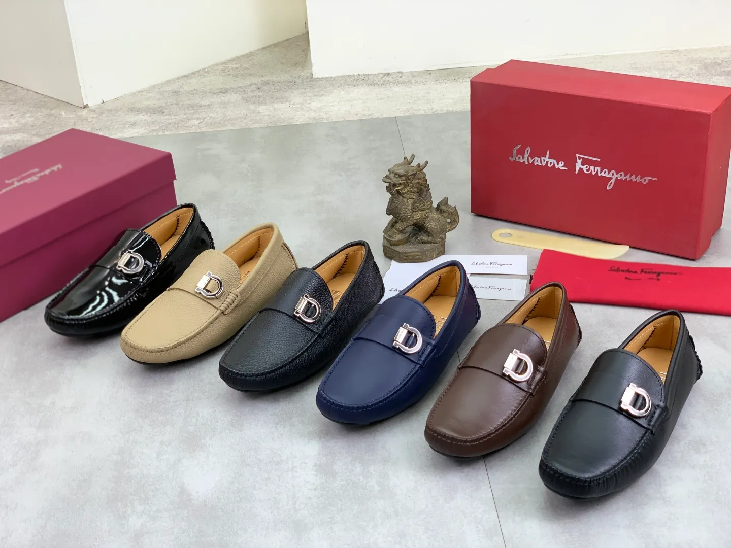 Men's shoes 💰P542 New model, high quality [Ferragamo/Ferragamo] Latest lazy slip-on shoes Original imported calfskin, imported cowhide lining + original luxury metal buckle + original combination outsole Comparison without pressure Code number: 38-45